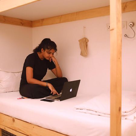 Nap Manor Hostels Mumbai Eksteriør bilde